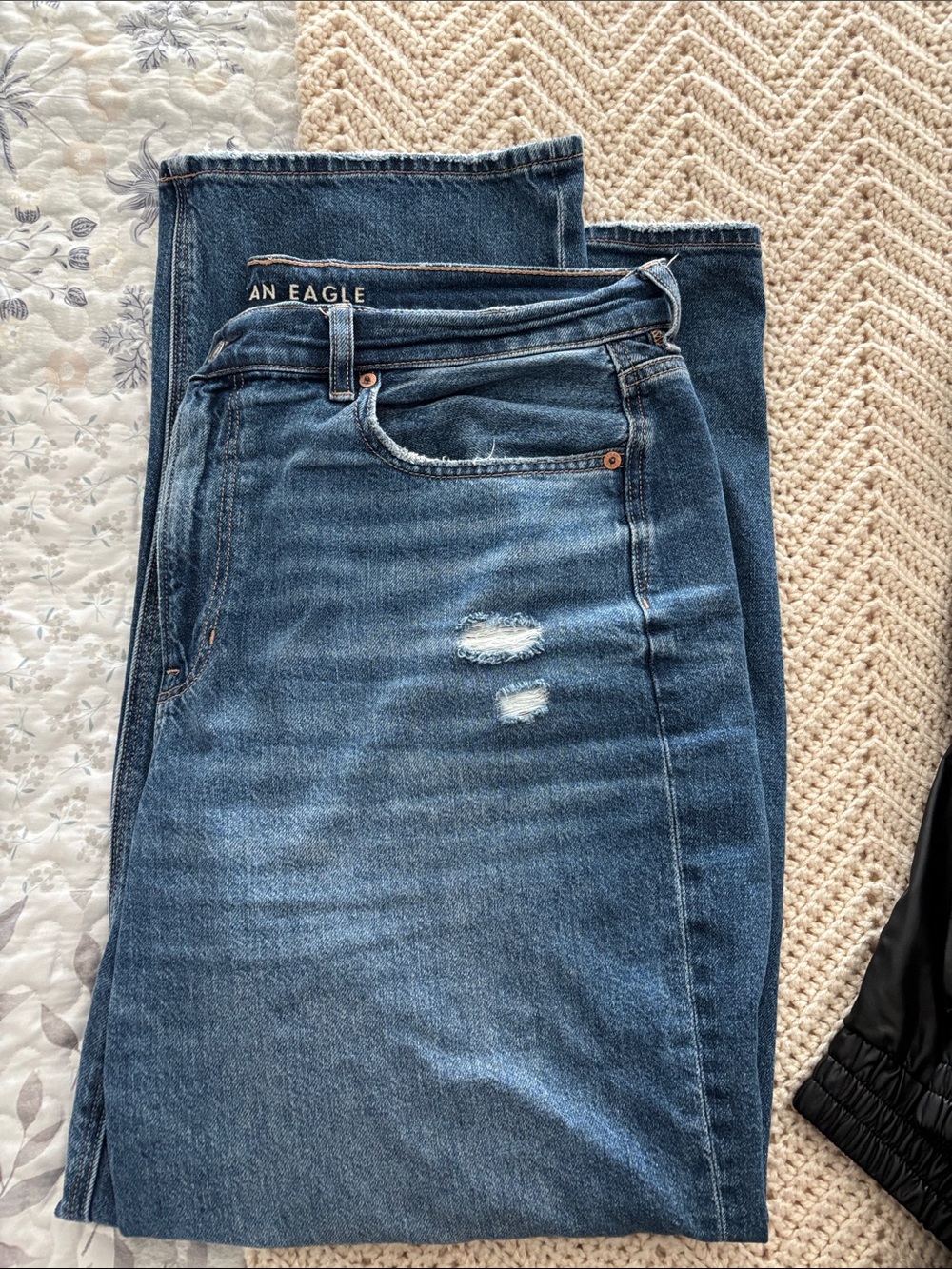 Classic Blue Distressed Women’s Jeans American Eagle High Rise Baggy Straight